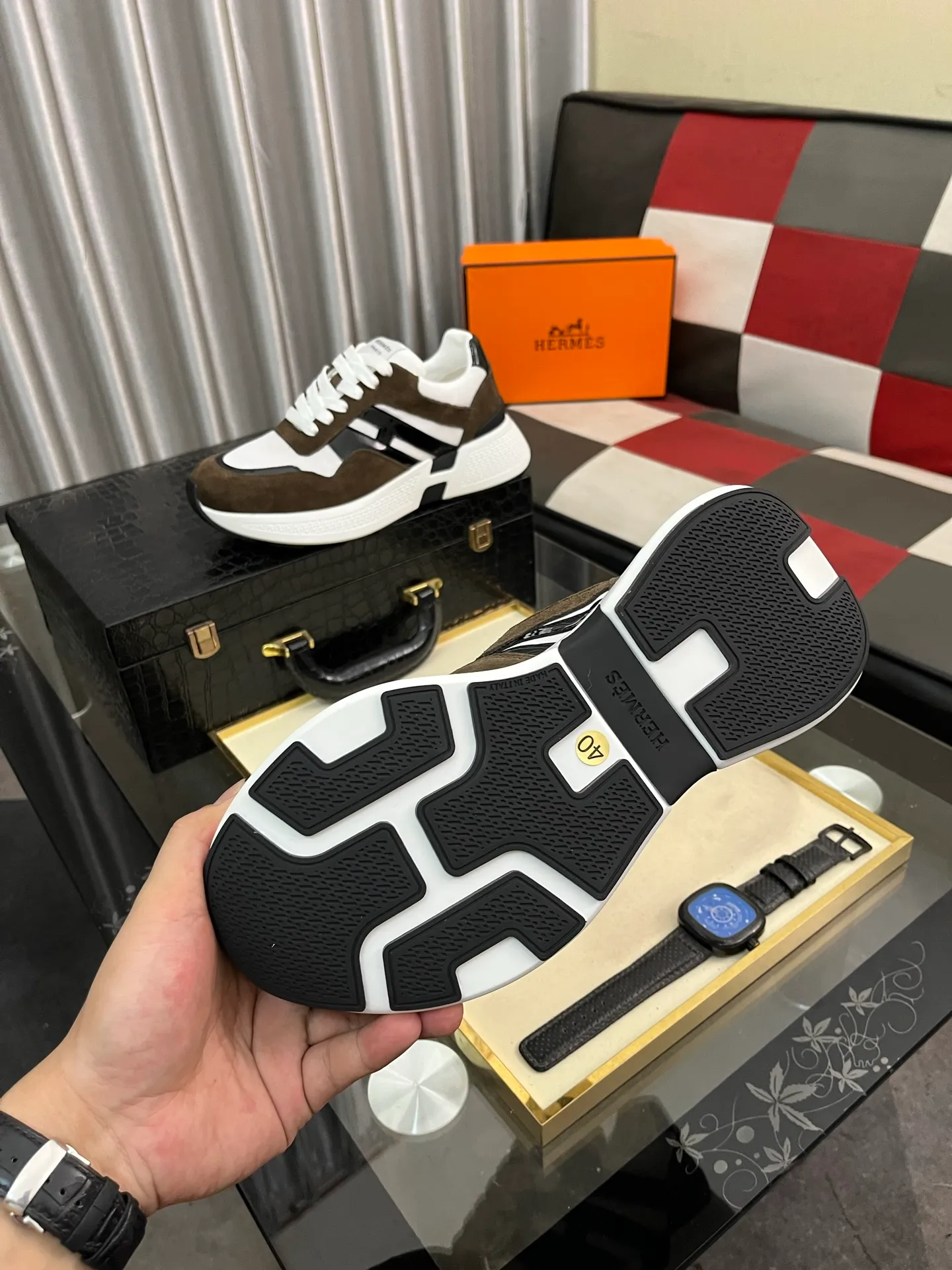 Men's shoes 💰540⌚️⌚️HERMES/Hermès Hugo thick-soled sneakers, casual men's shoes, these sneakers are made of imported first-layer cowhide leather and breathable mesh design. The contrasting color design creates a dynamic and modern shape. The front end of the toe is decorated with natural-color rubber inlays, which is novel and fashionable. The texture is incomparable, with cowhide lining and cowhide foot pads, the upper foot is comfortable and breathable, and the rubber sole is decorated with geometric patterns and iconic "H" details. A very personal one! Size: 38-44